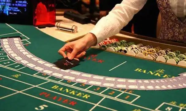 starph live casino dealer streaming baccarat table on mobile for Philippines players